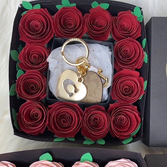 COACH Signature Hearts Key Ring Bag Charm Gold / - Picture 12 of 13